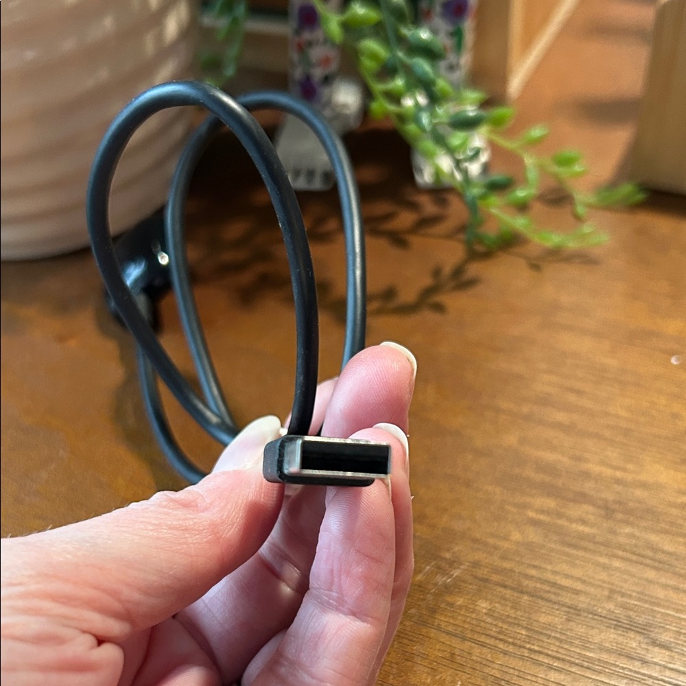 FitBit USB Charging Cable - Picture 3 of 4